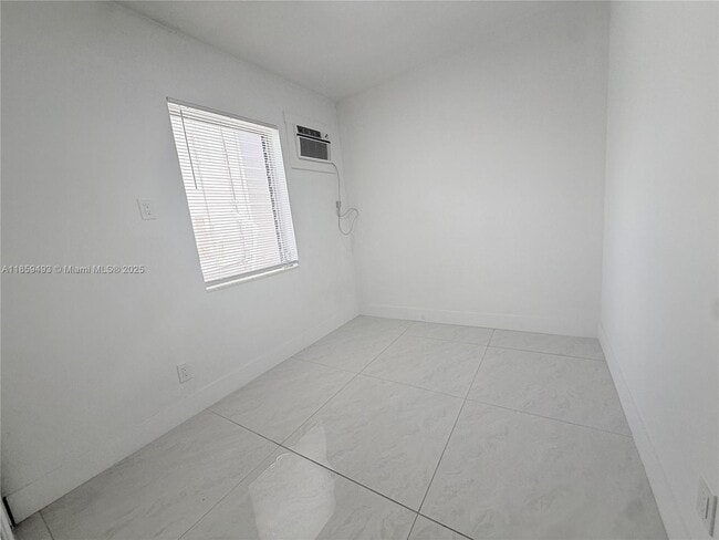 Building Photo - 254 E Dania Beach Blvd