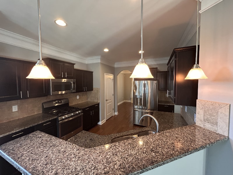 Building Photo - 427 Rockcrest Way