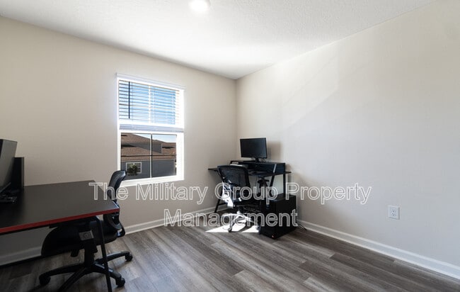 Building Photo - 425 Running Wds St