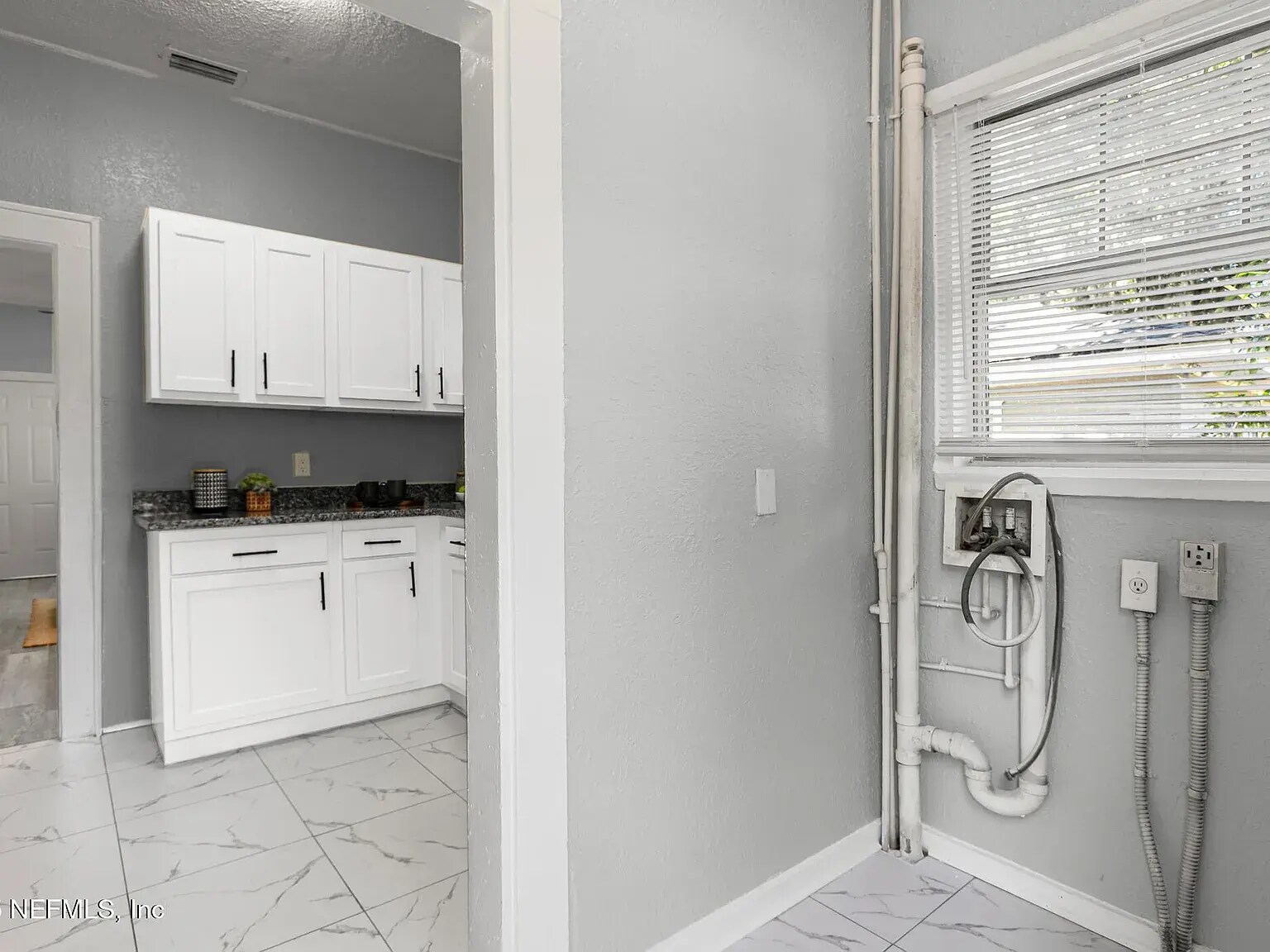 Building Photo - 325 E 63rd St