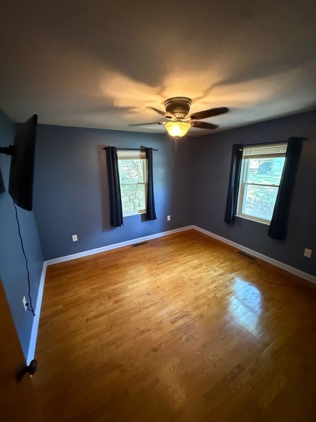 Building Photo - 908 Churchill Cir