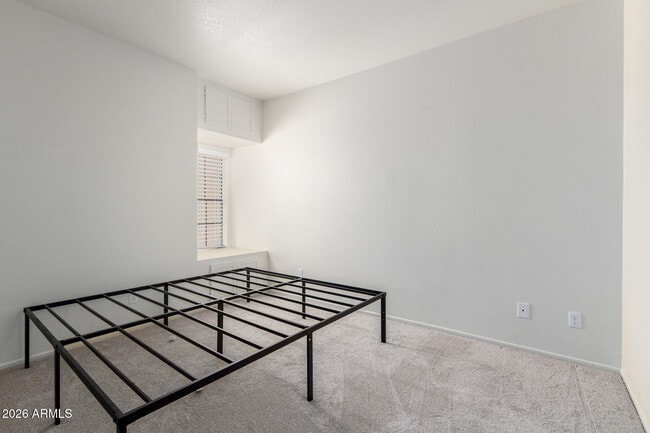 Building Photo - 1126 W Elliot Rd