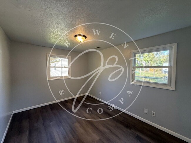 Building Photo - 3-Bedroom South Toledo Home with 2 Full Ba...