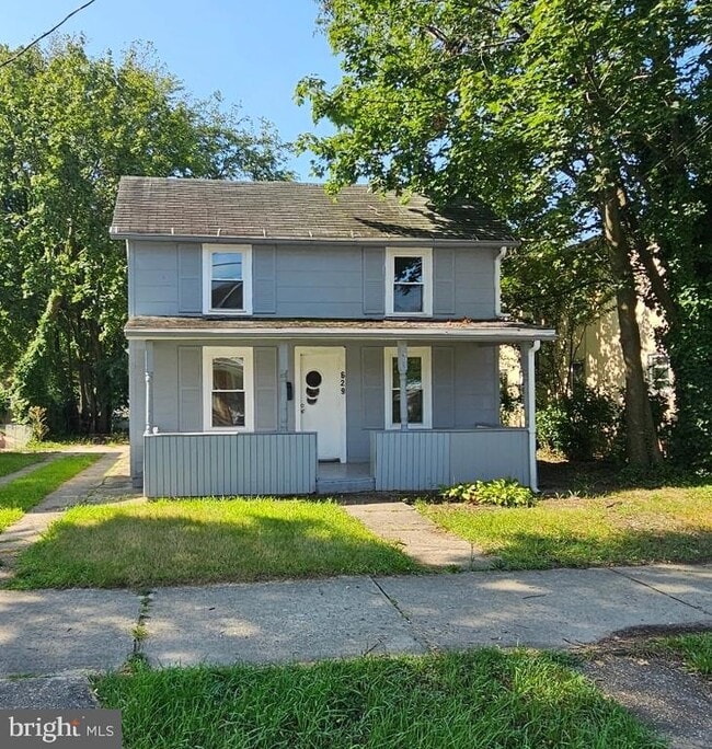 Building Photo - 629 E Quince St