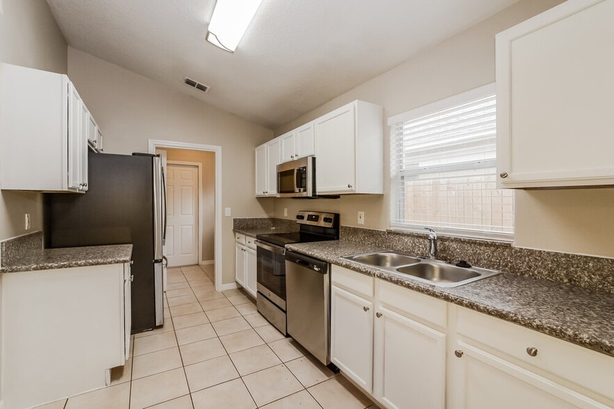 Building Photo - 141 Seville Pointe Ave