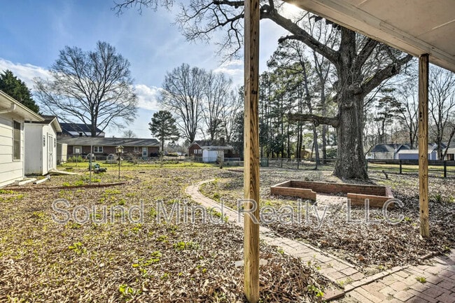 Building Photo - 144 Parkwood Cir