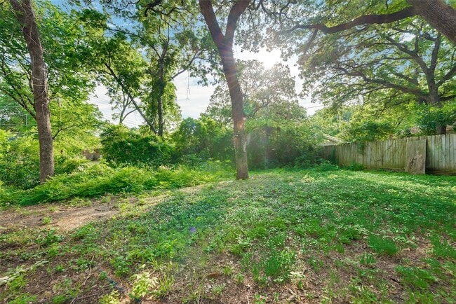 Building Photo - 2817 Blackwood Dr