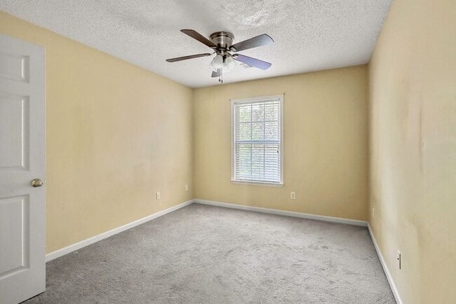 Building Photo - 3325 Ridgefair Dr