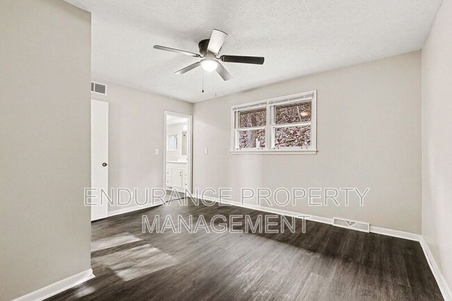 Building Photo - 334 Hyde Park Dr