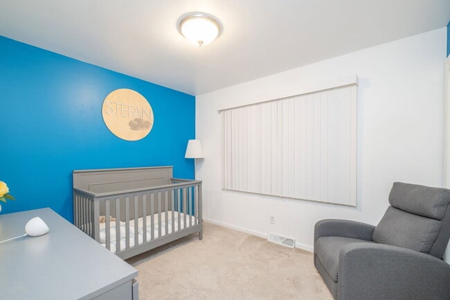 Building Photo - 5621 S 22nd St