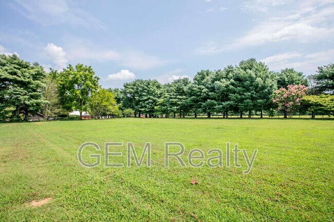 Building Photo - 15617 Mockingbird Ln