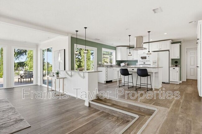 Building Photo - 29059 Meadow Glen Way W