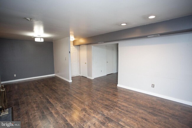 Primary Photo - 40B Sumac Ct