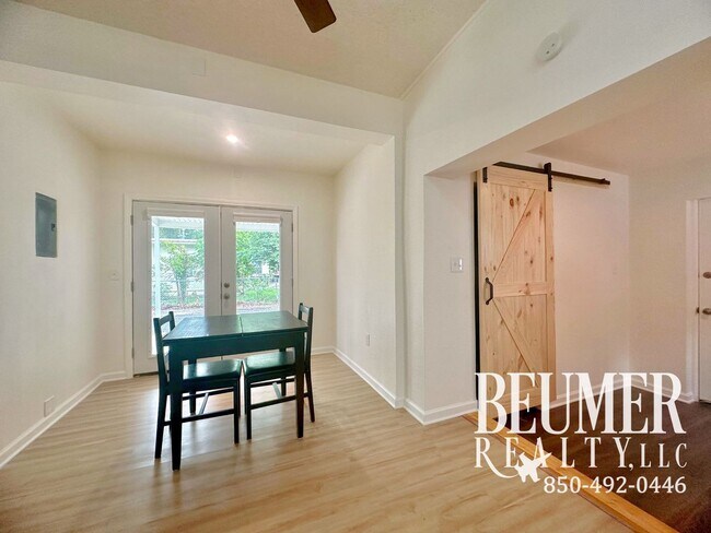 Building Photo - Charming Updated 2br/1ba Mid-Century Cottage