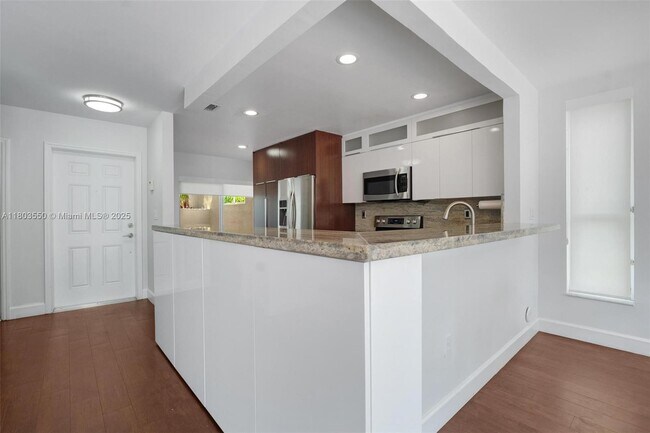 Building Photo - 10032 NW 43rd Terrace