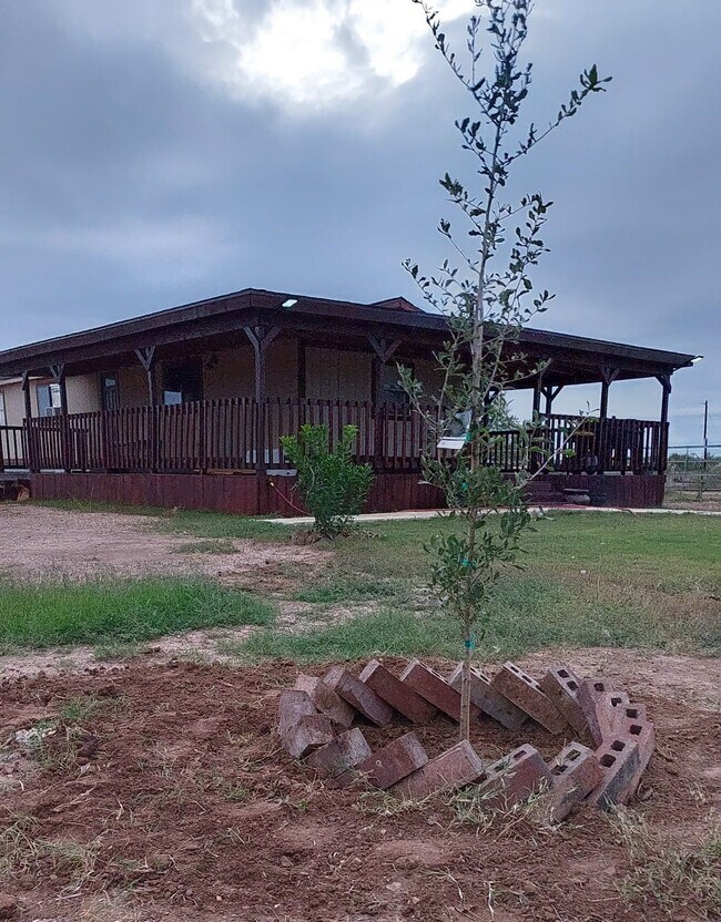 Primary Photo - 2415 Strawberry City Rd