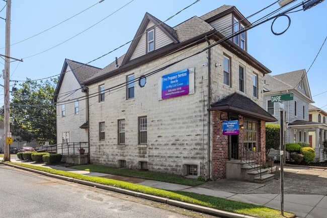 Building Photo - 688 N Broad St