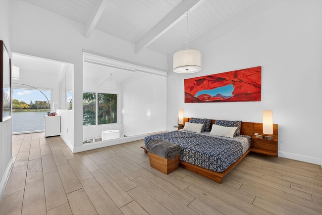 Building Photo - 4945 SW 71st Pl