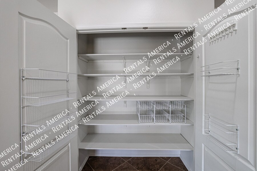 Building Photo - 5907 S 56th Dr