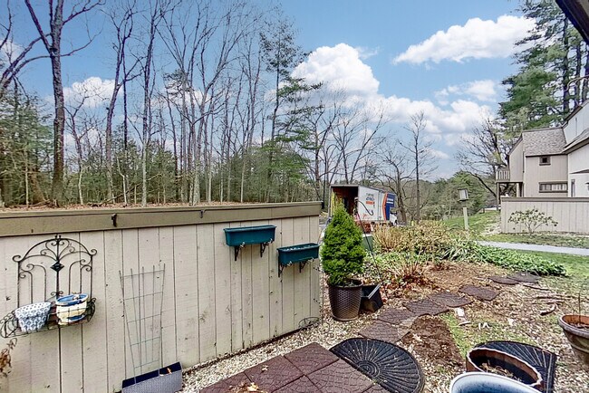 Building Photo - 50 Mallard Dr