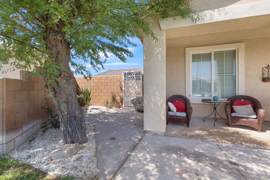 Building Photo - 44429 Avenida Hanna