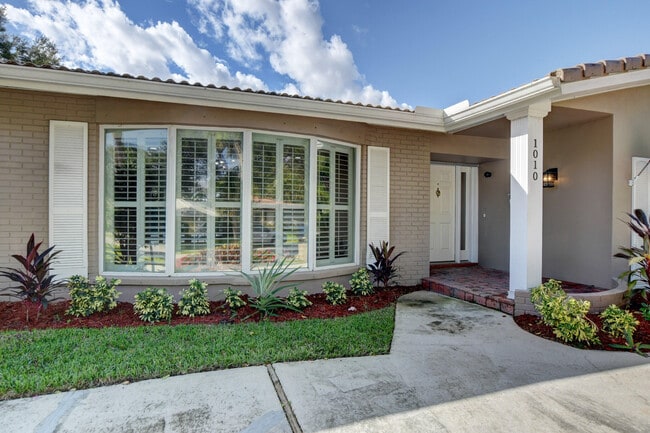 Building Photo - 1010 SW 1st St