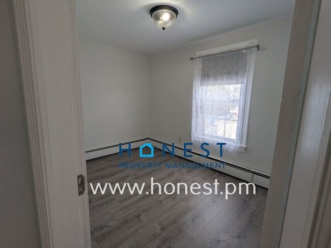 Building Photo - 162 College Ave