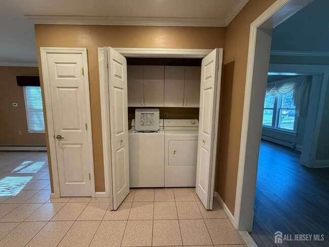 Building Photo - 628 Grove Ave