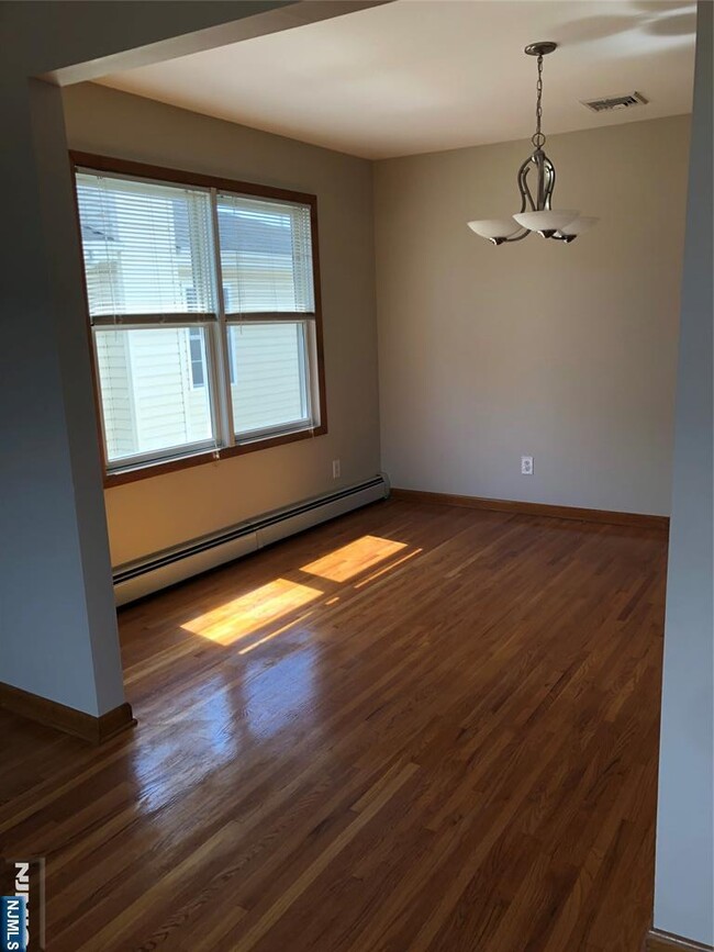 Building Photo - 504 2nd