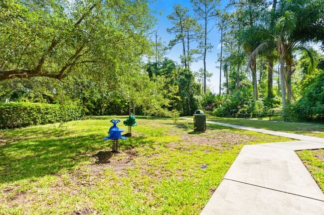 Building Photo - 415 S Villa San Marco Dr