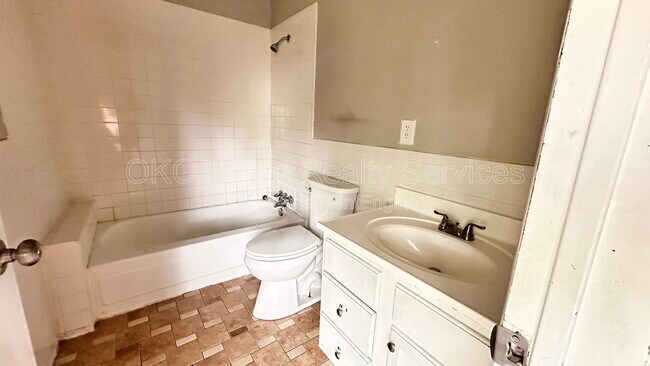 Building Photo - 6808 NW 59th St