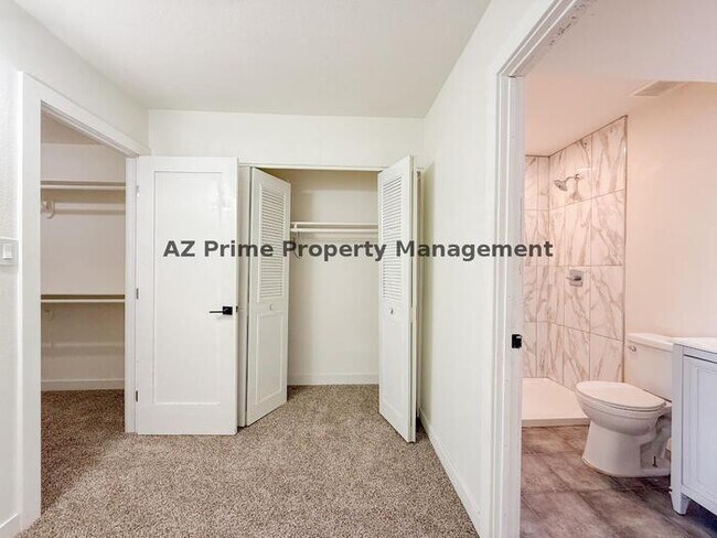 Building Photo - 4440 W Solano Dr N