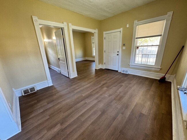 Building Photo - 4 Bedroom House