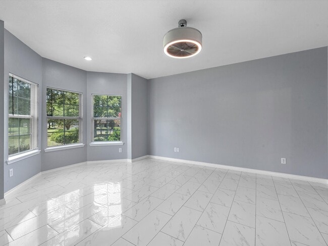 Building Photo - 6131 Settlers Lake Cir W