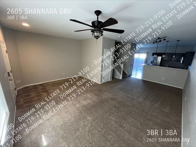 Building Photo - 3 Bed/2.5 Bath Townhome Located in the Col...