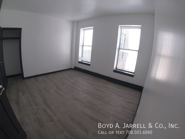 Building Photo - 5941 S Michigan Ave