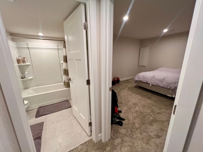 Building Photo - Sewickley - 4 Bedroom 3.5 Bathroom - End U...