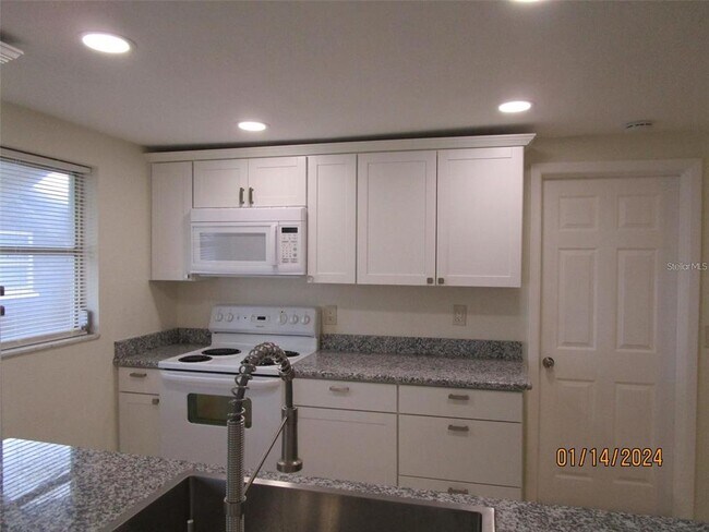Building Photo - 4032 Westwood Dr