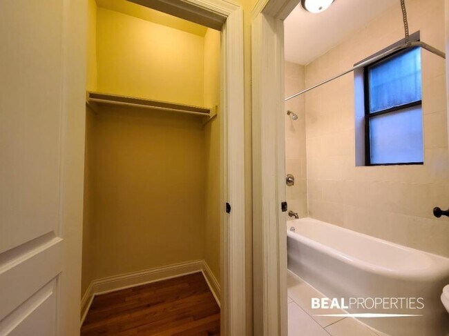 Building Photo - 0 bedroom in CHICAGO IL 60640