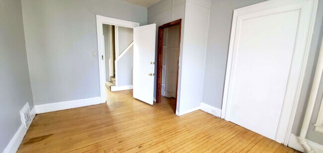 Building Photo - 411 N State St