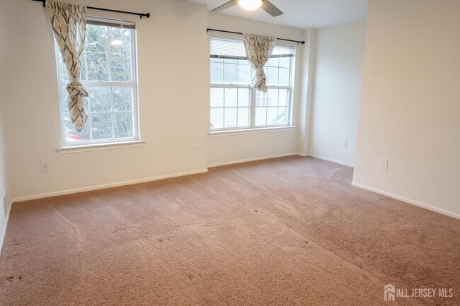 Building Photo - 160 Vasser Dr