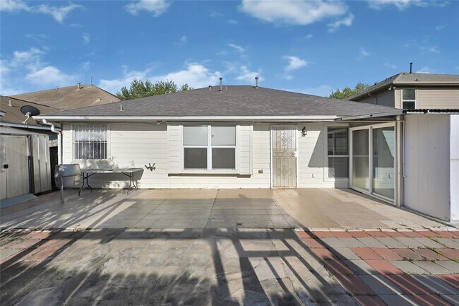 Building Photo - 10823 Coral Garden Ln
