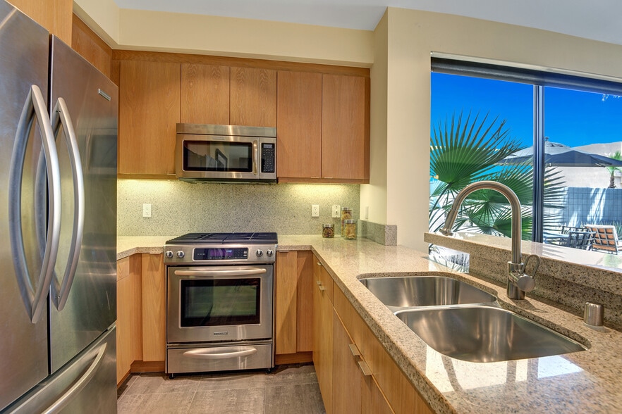 Building Photo - 1536 E Baristo Rd