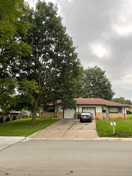 Building Photo - 5417 Meredeth St