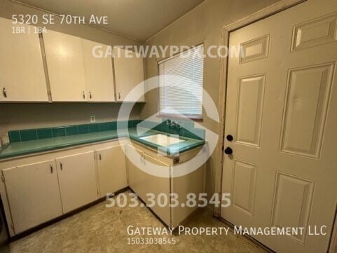 Building Photo - 5320 SE 70th Ave
