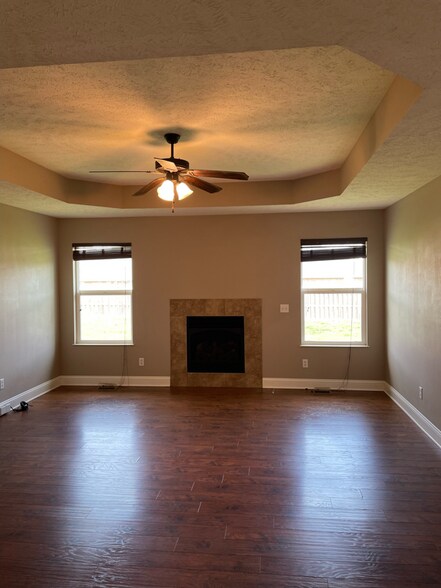 Building Photo - 485 E Whitethorn Dr