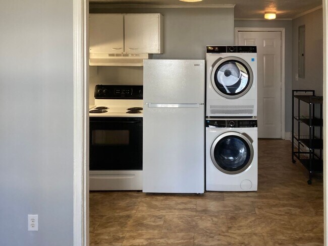 Building Photo - 1506 6th St SE