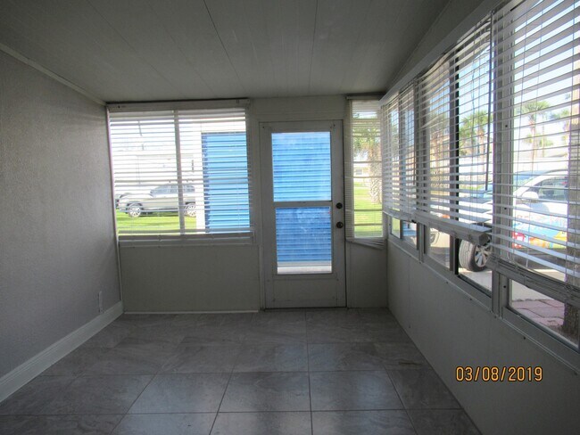 Building Photo - 3330 S Peninsula Dr