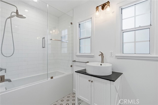 Building Photo - 17546 Kittridge St