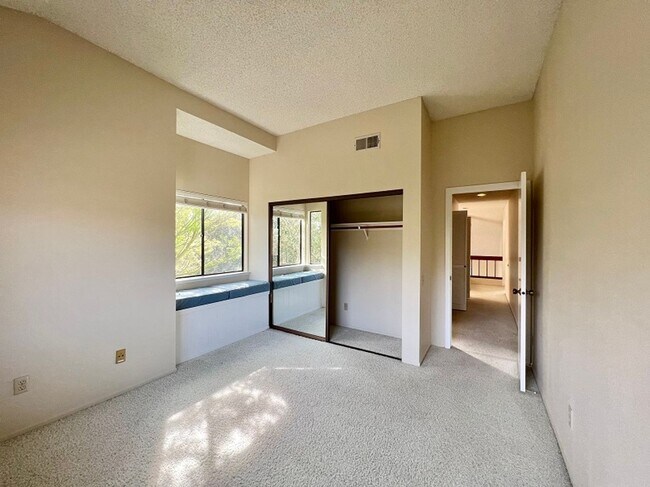 Building Photo - Three Bedroom Napa Condo on River Walk